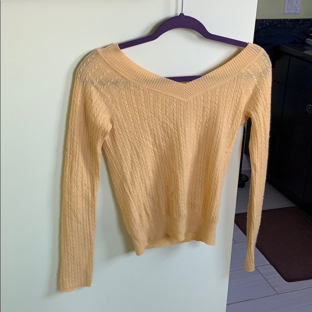 Wide neck cashmere yellow sweater